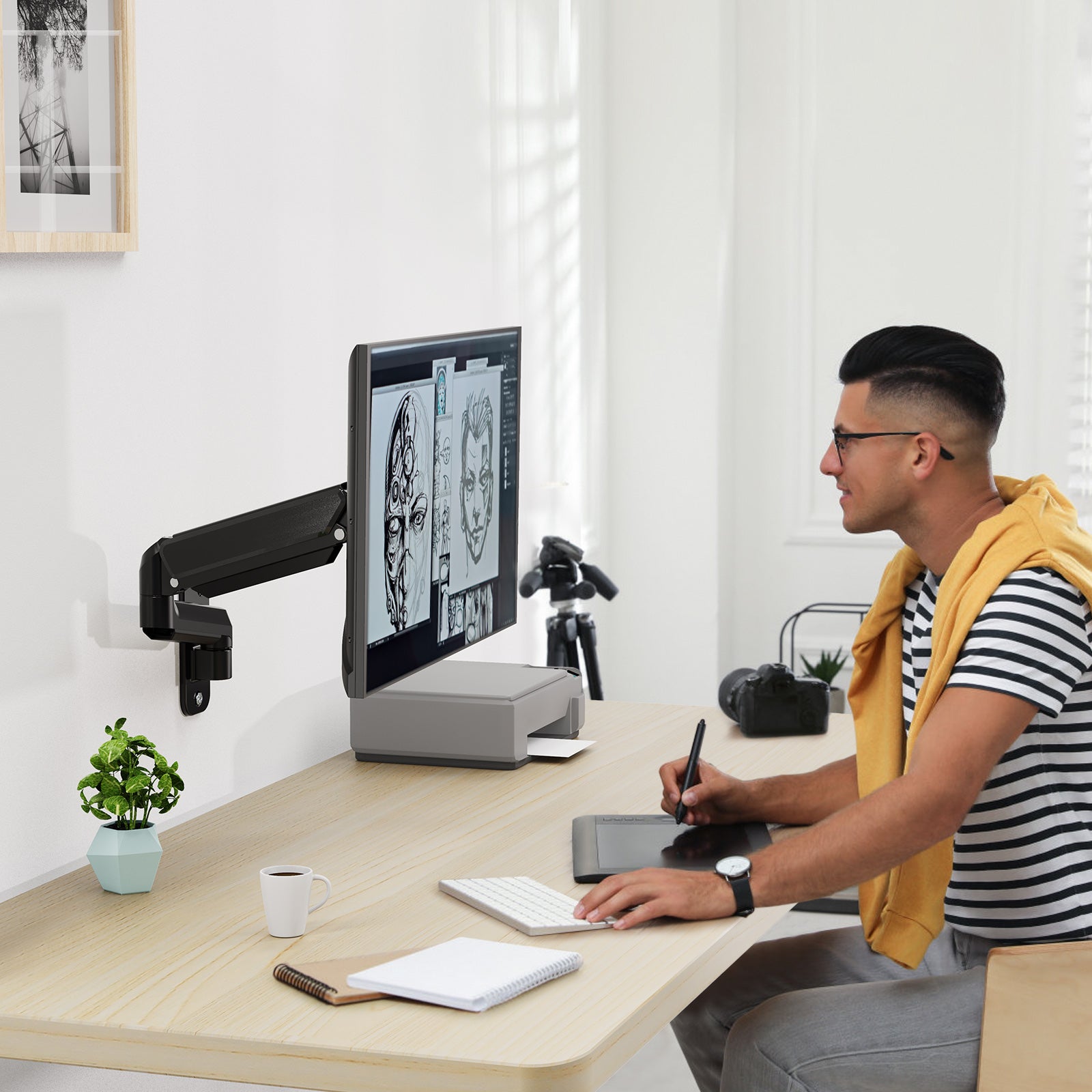 Single Monitor Wall Mount for 17"-32'' Monitors MUA2011B